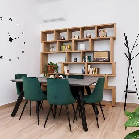 Beautiful New In Petralona Apartment