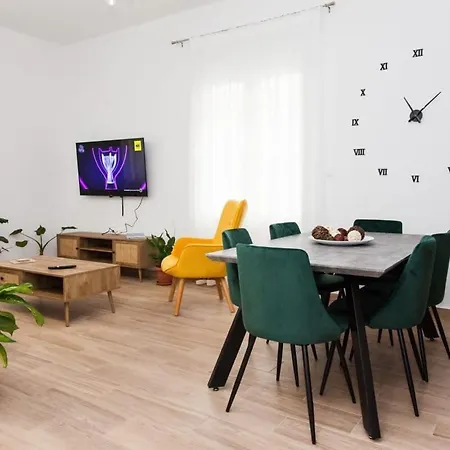 Apartment Beautiful New In Petralona